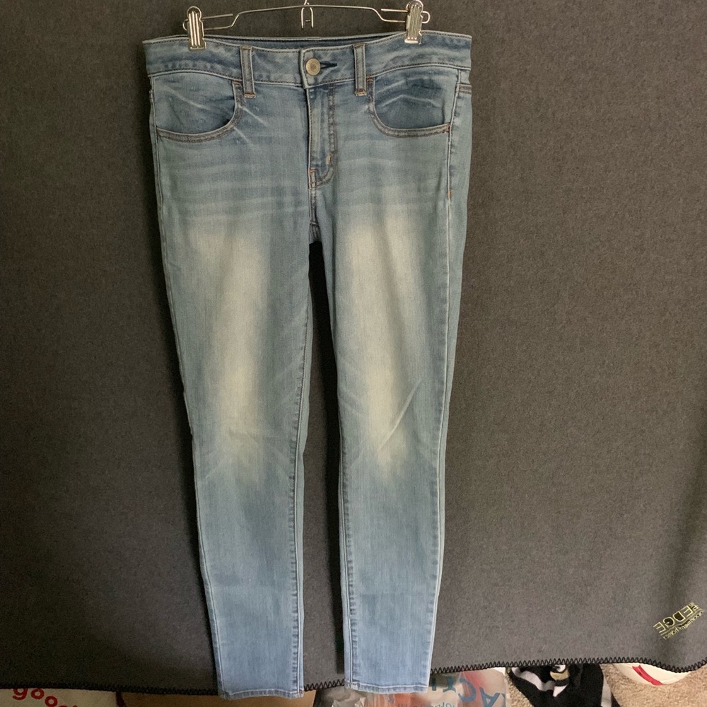 Light washed skinny jeans!!